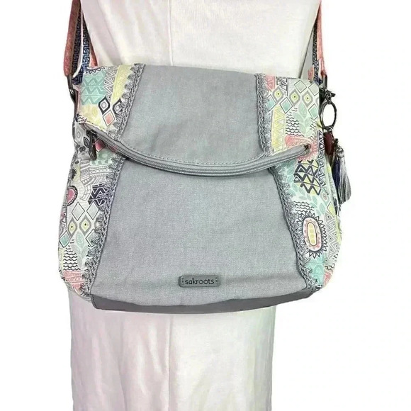 Sakroots Artist Circle Llama Foldover Crossbody Bag Gray Multi 106495 NEW - Picture 2 of 12